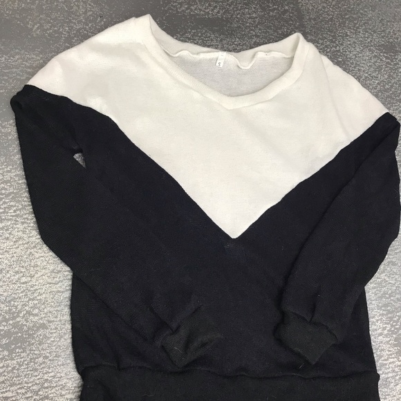 💥24 HOUR SALE💥European Chic Sweater - Picture 2 of 5